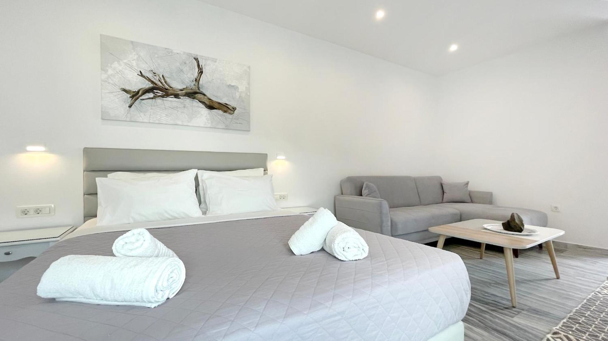 Hermoso Luxury Suites مونوليثوس الغرفة الصورة