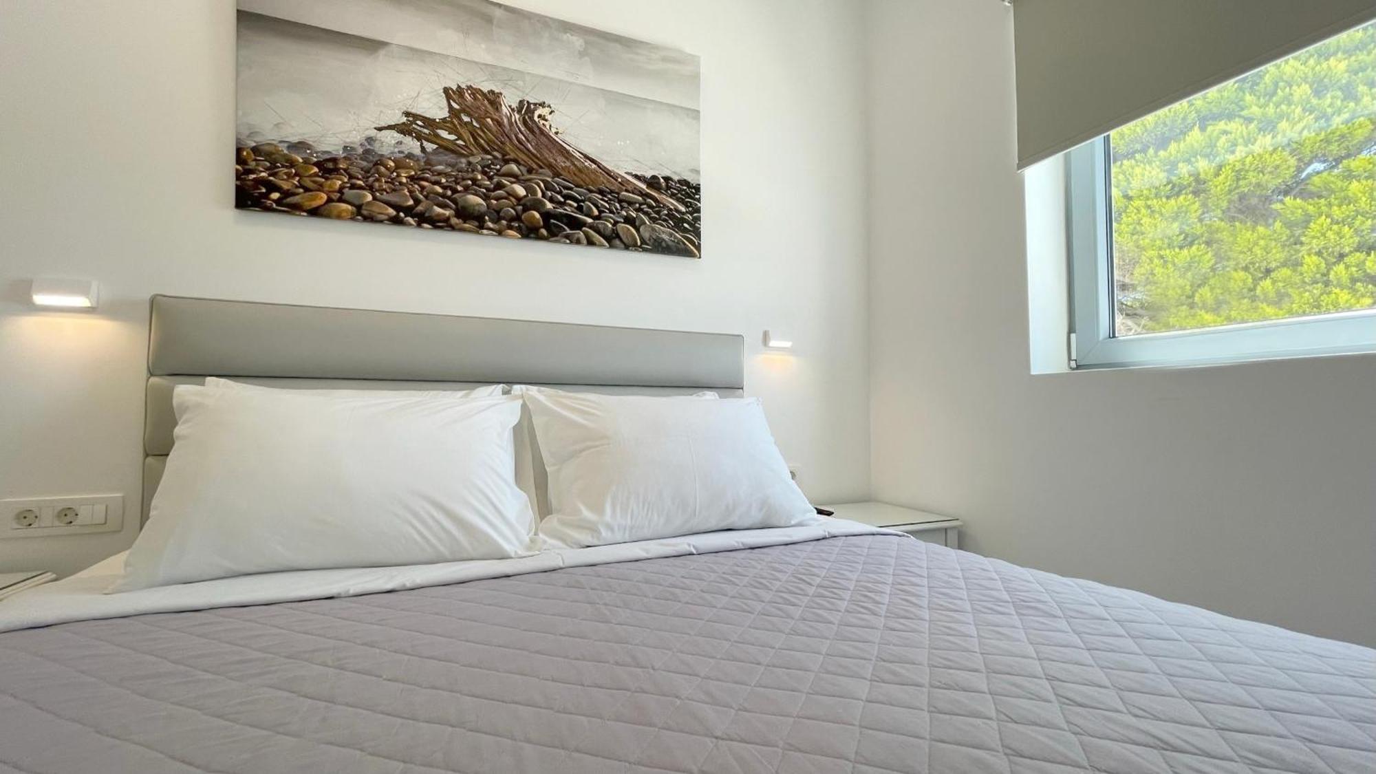 Hermoso Luxury Suites مونوليثوس الغرفة الصورة